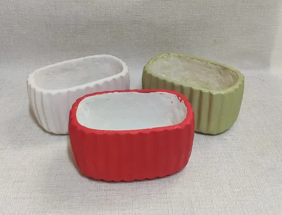 Гіпсове кашпо з рельєфом