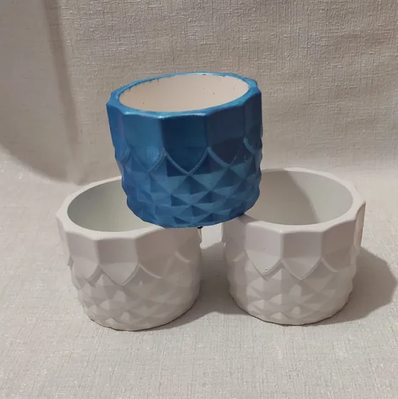 Гіпсове кашпо з геометричним візерунком