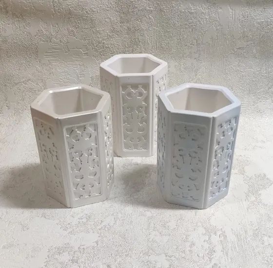 Гіпсове кашпо з елегантним дизайном