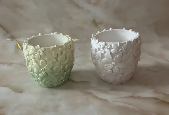 Гіпсові кашпо з квітковим візерунком