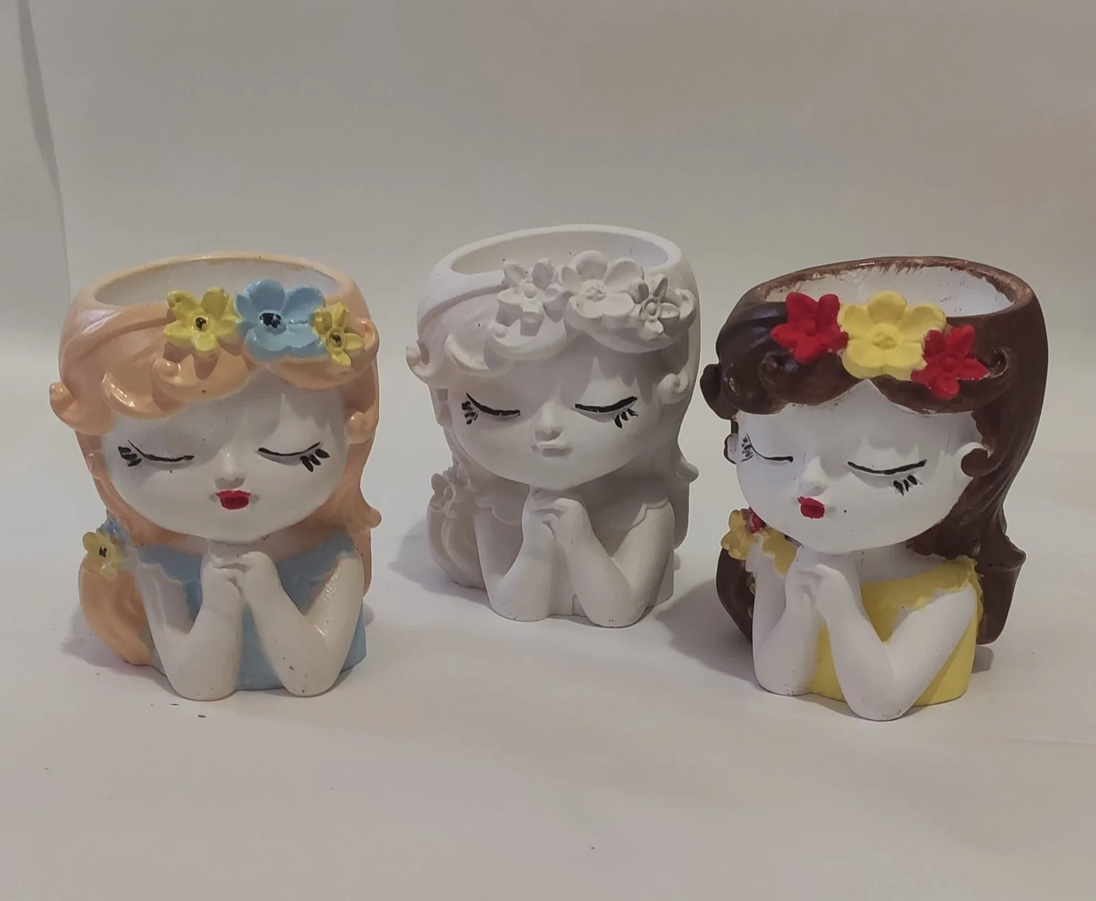 Гіпсове кашпо "Дівчинка"