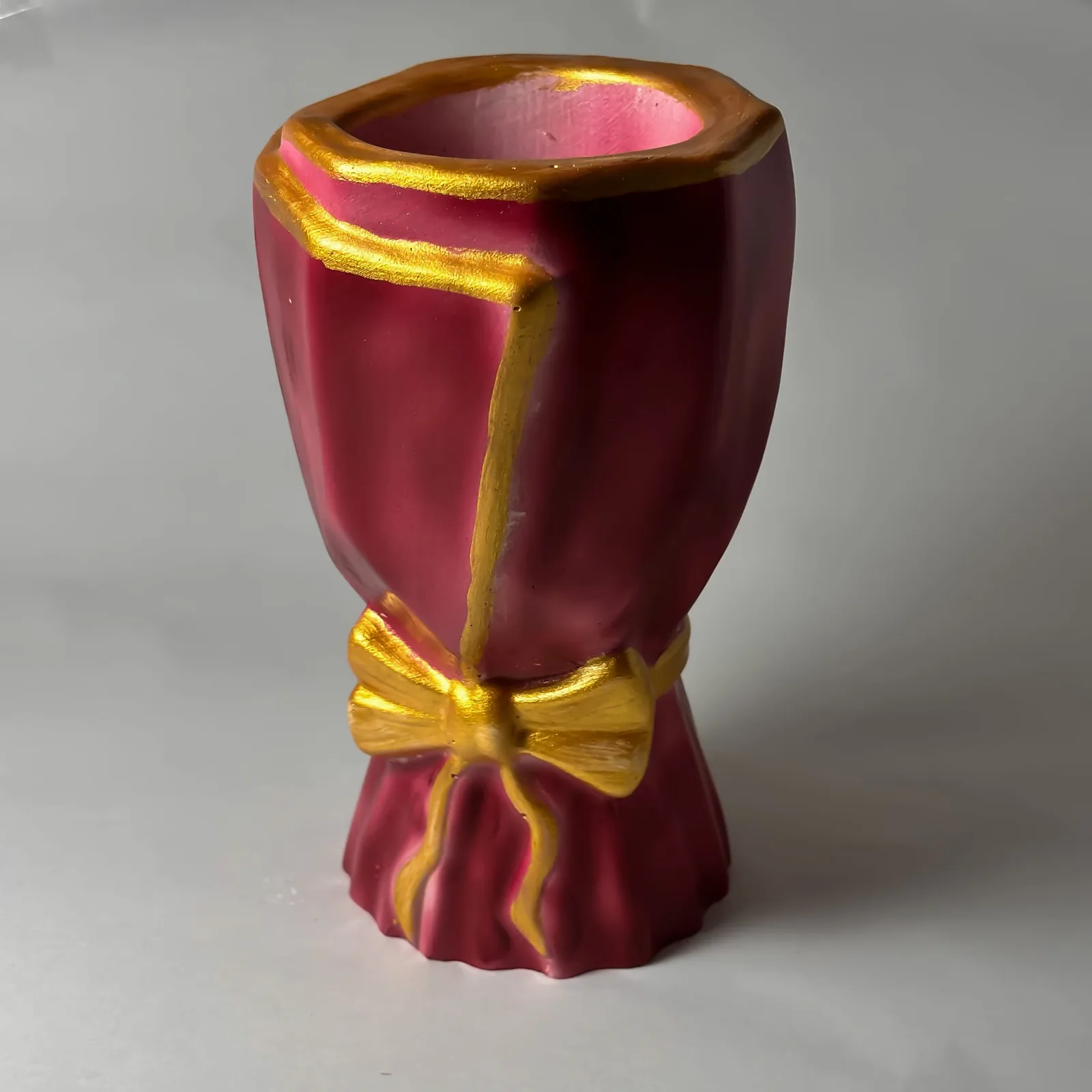 Гіпсове кашпо "Ваза з бантом" - елегантний декор