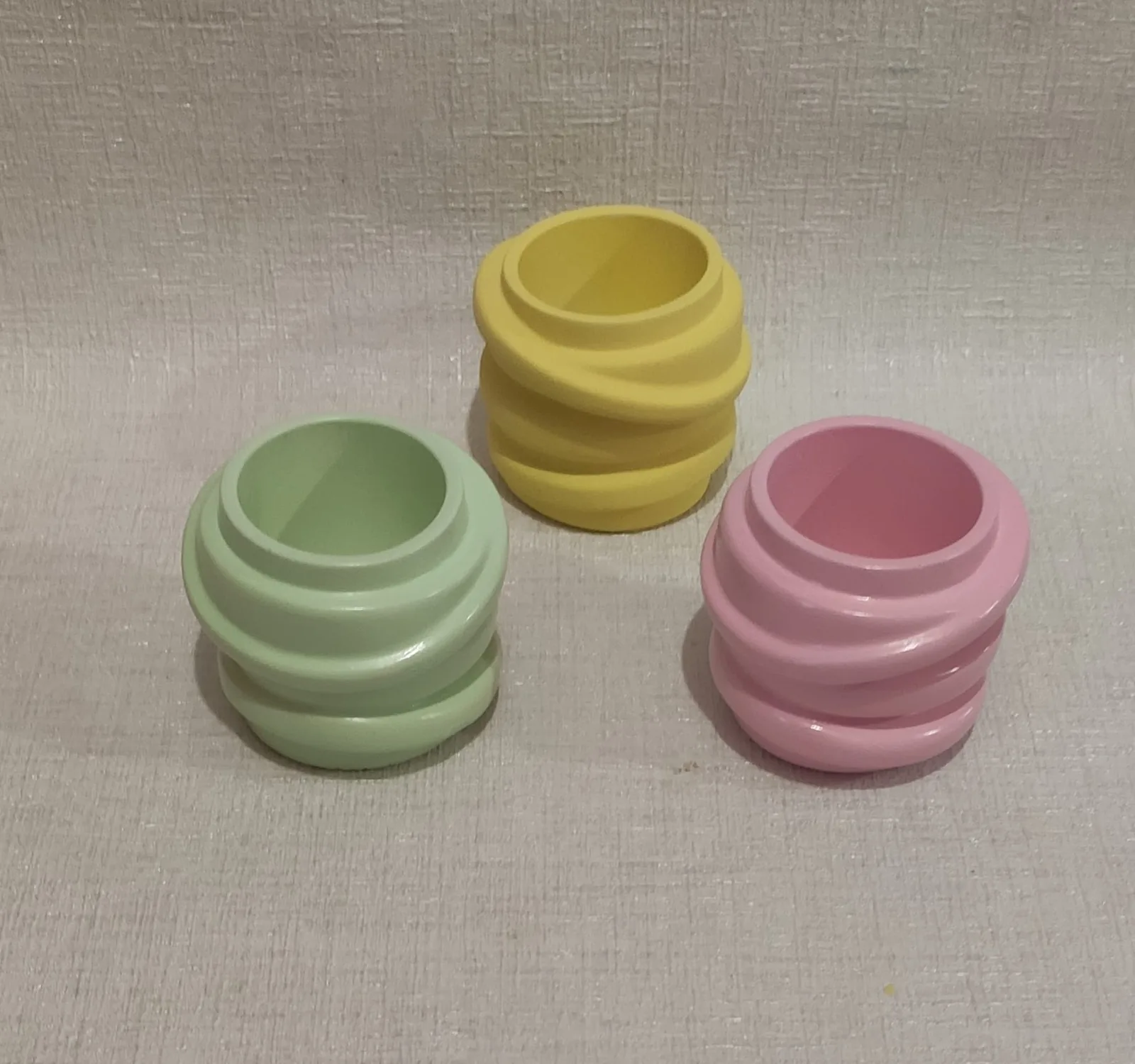 Гіпсове кашпо з оригінальним дизайном