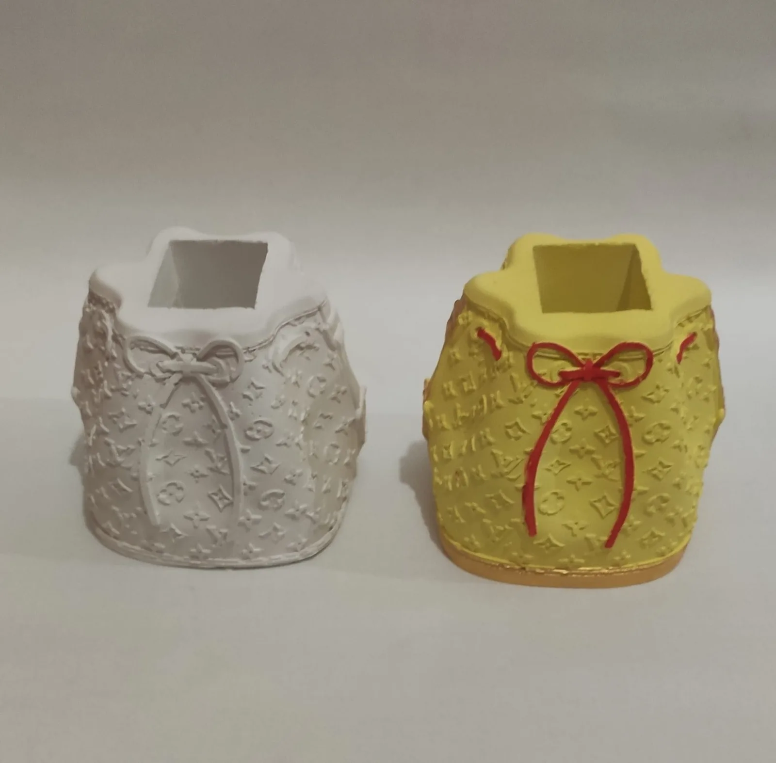 Гіпсове кашпо у формі рюкзачка