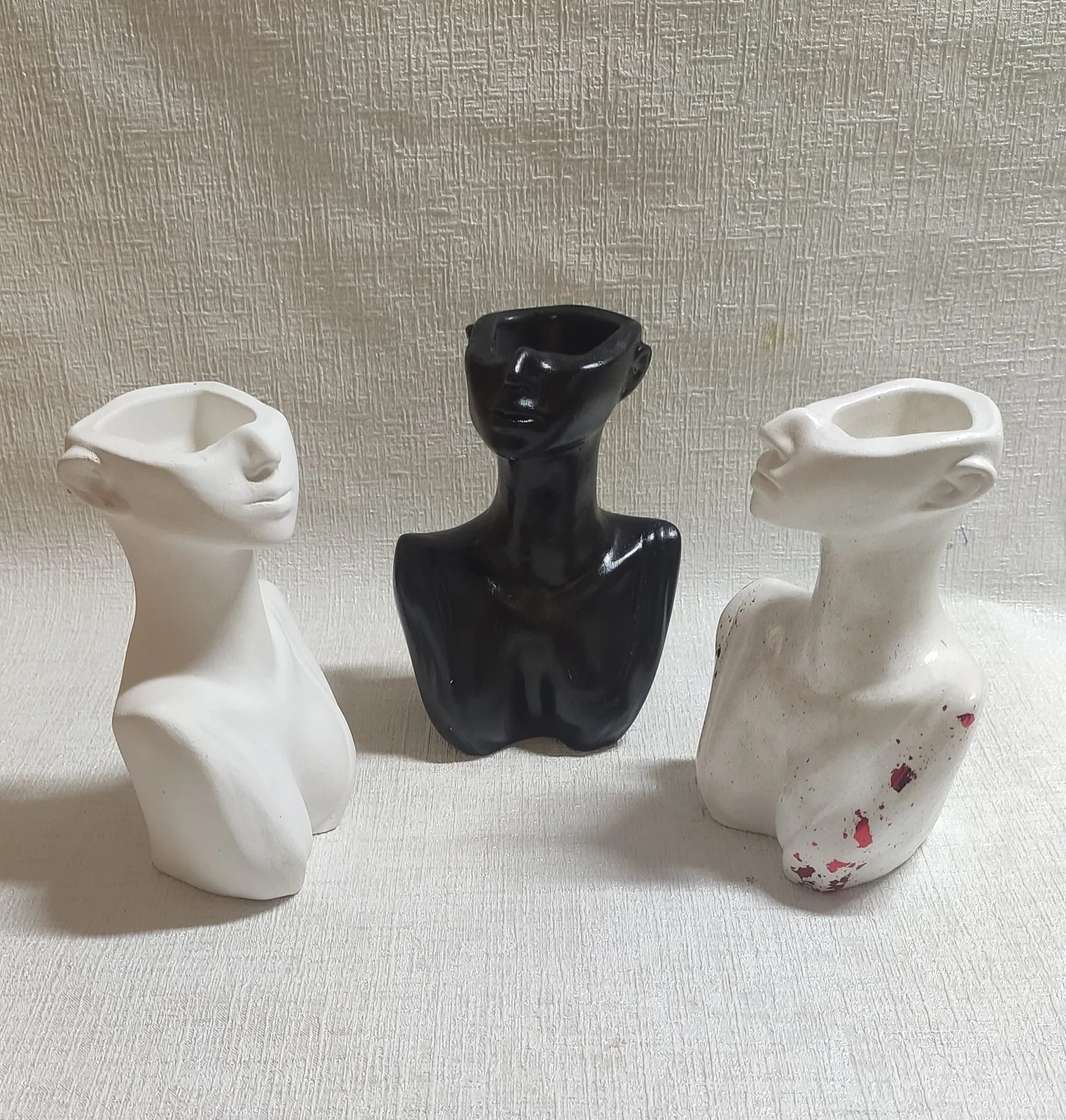 Гіпсове кашпо в стилі сучасного мистецтва