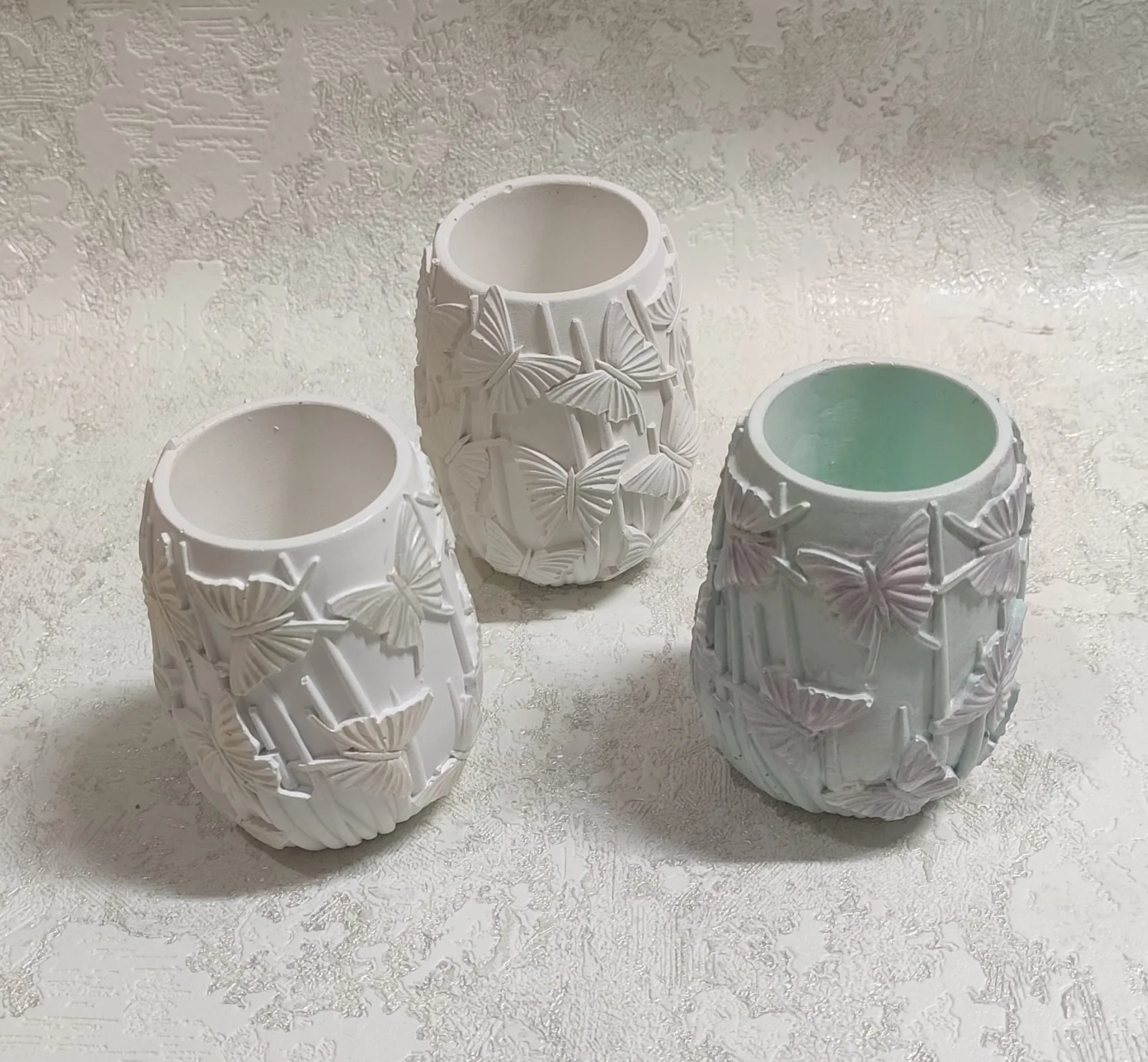 Гіпсовий декор з метеликами