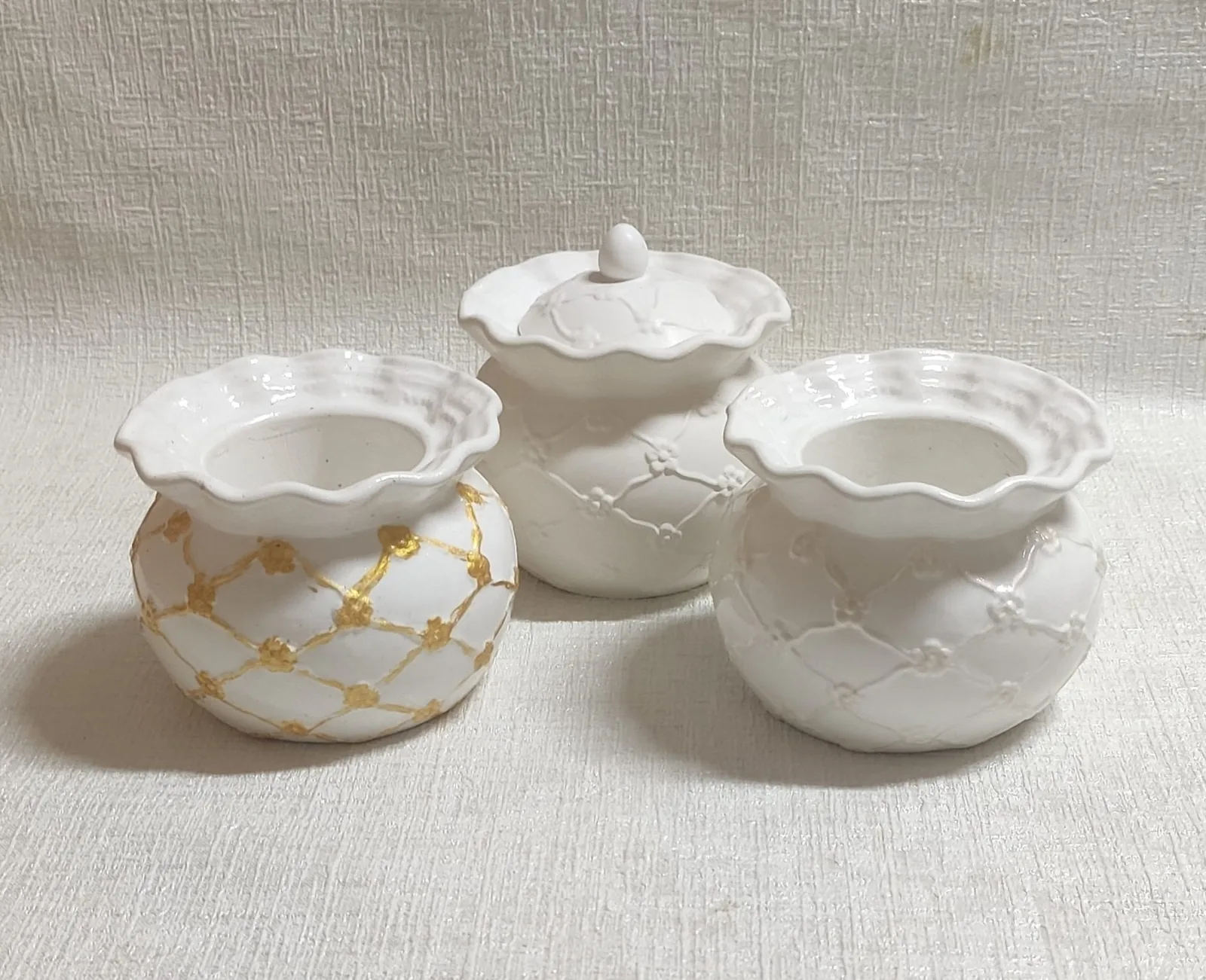 Елегантне гіпсове кашпо