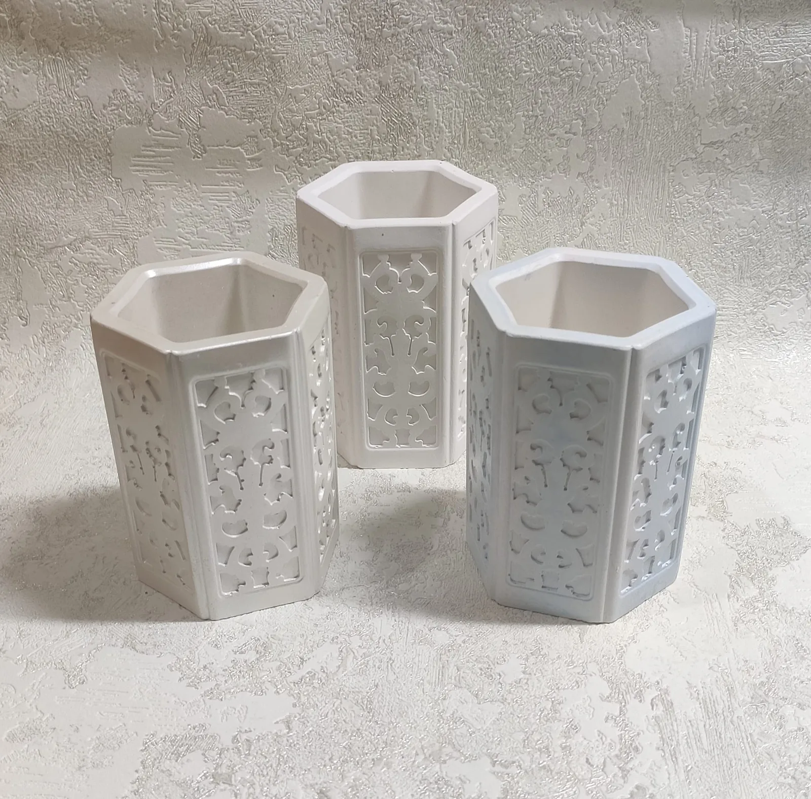 Гіпсове кашпо з елегантним дизайном