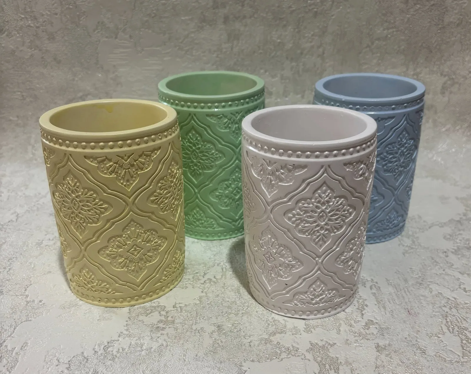 Гіпсові кашпо з візерунком