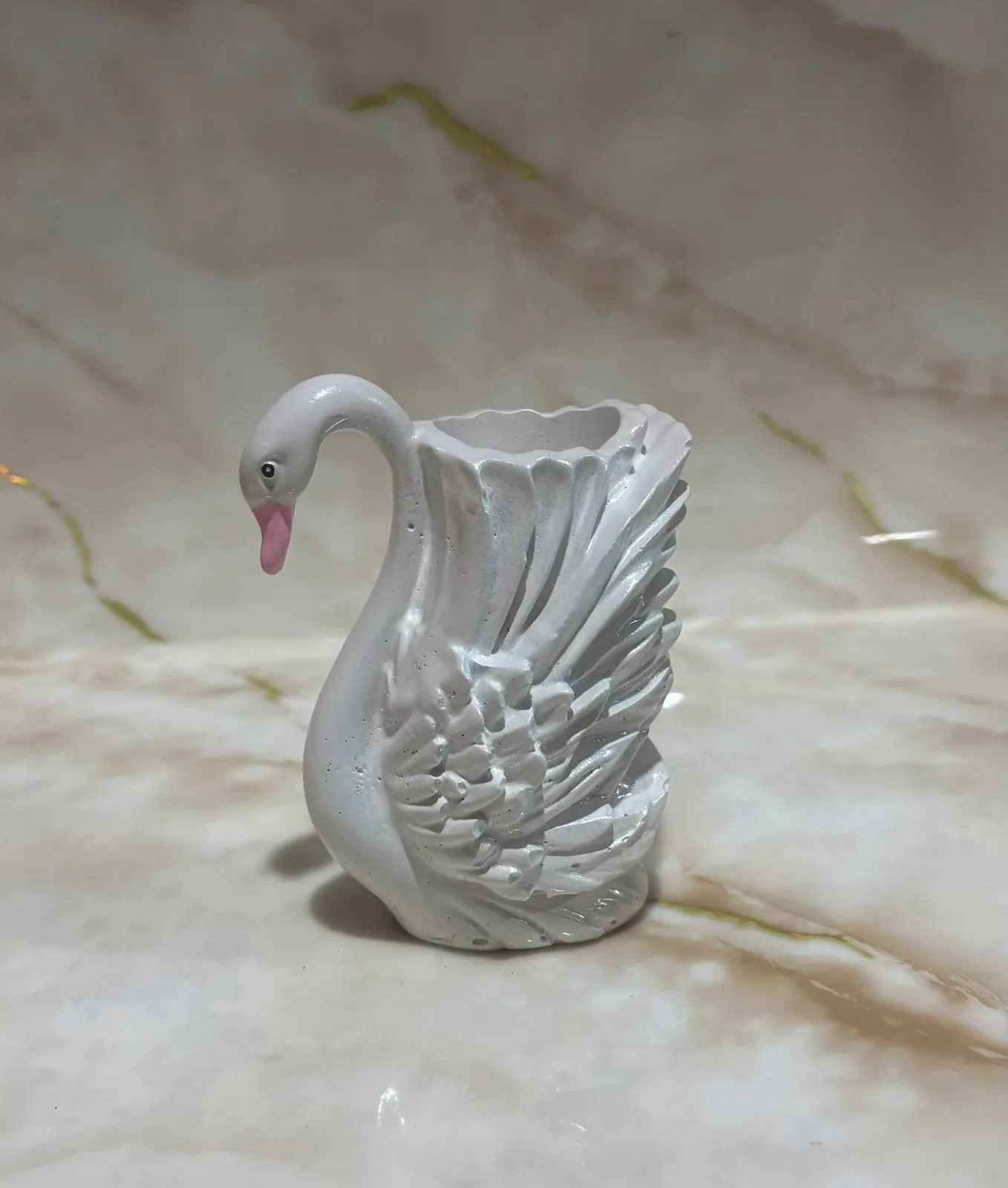 Гіпсове кашпо у формі лебедя