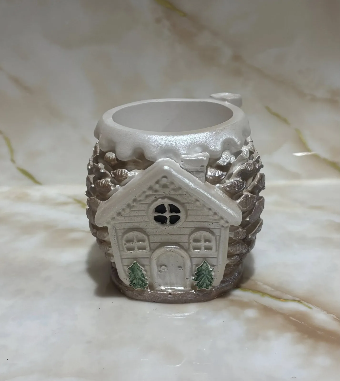 Гіпсове кашпо у формі будиночка