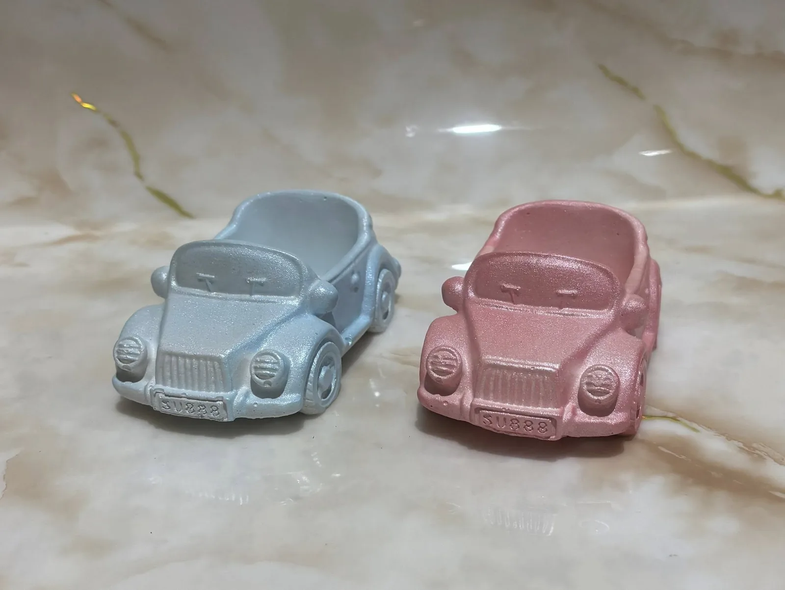 Гіпсові кашпо у формі автомобіля