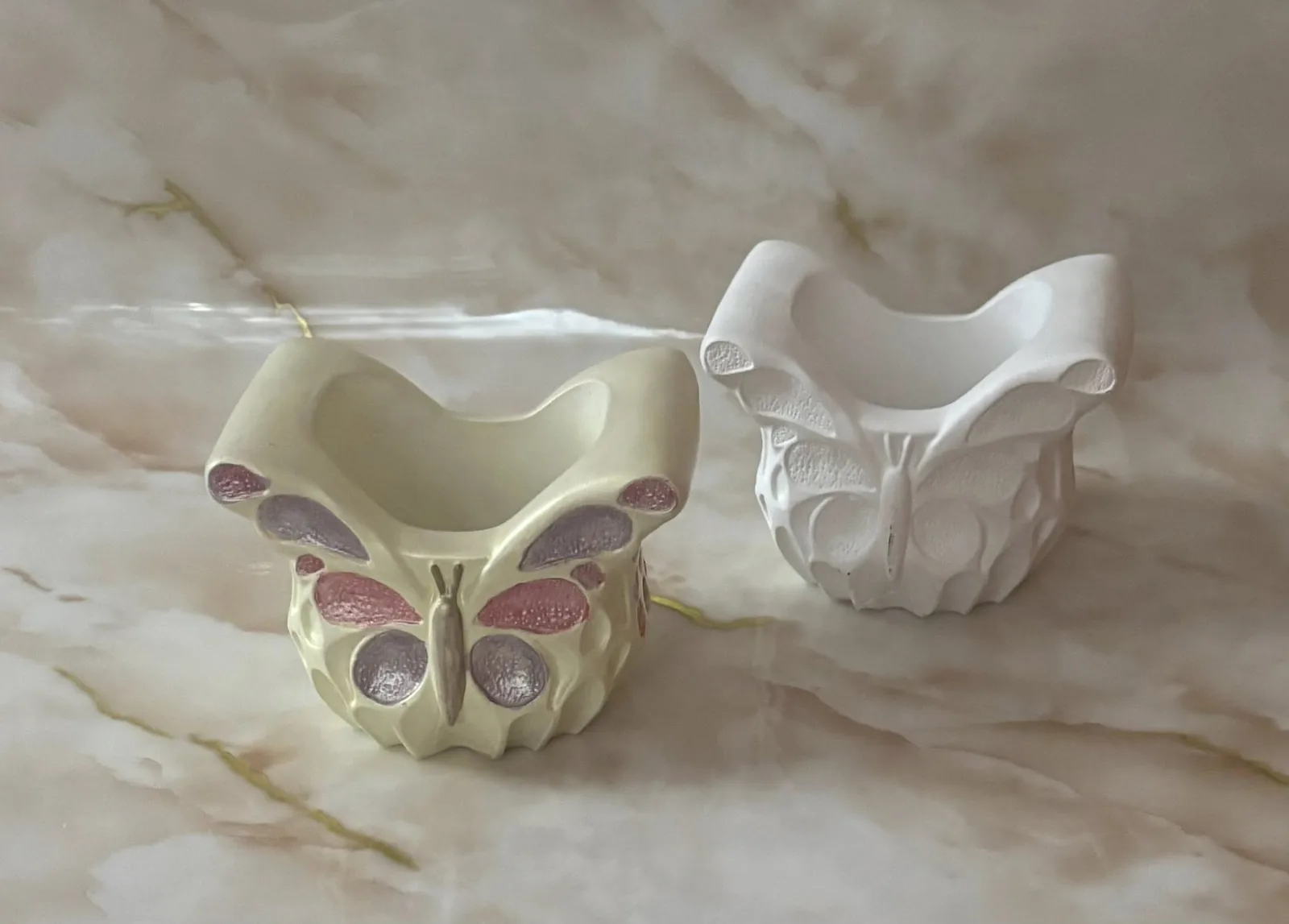 Гіпсові кашпо у формі метеликів