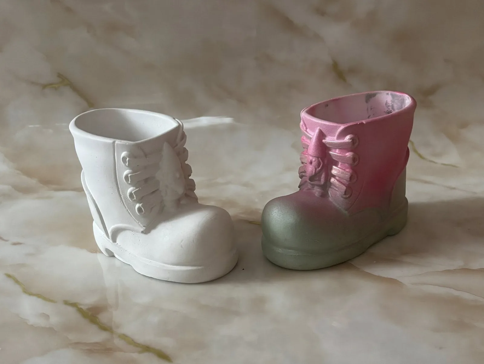 Гіпсові кашпо у формі черевиків