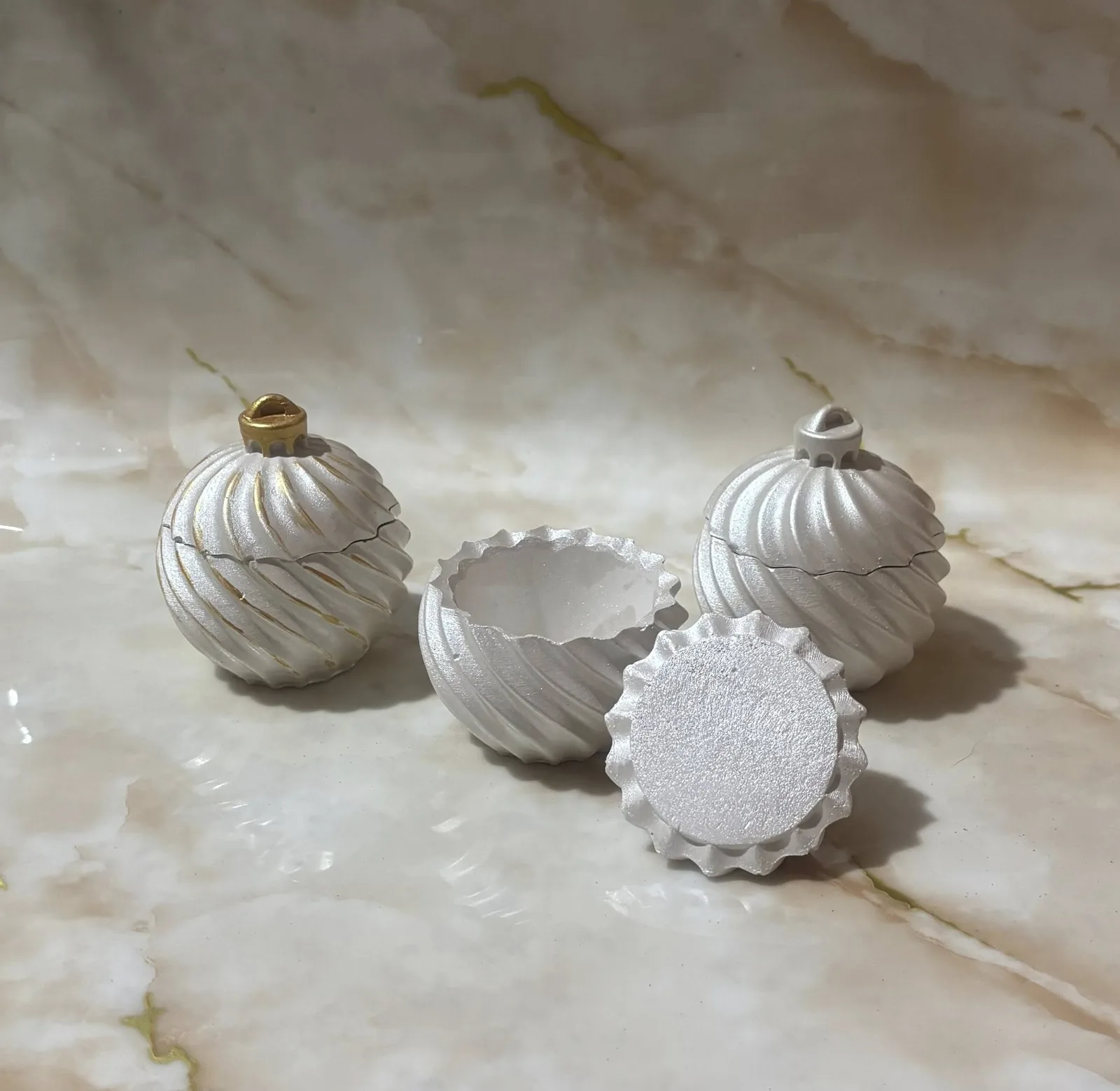 Гіпсові кашпо з оригінальним дизайном